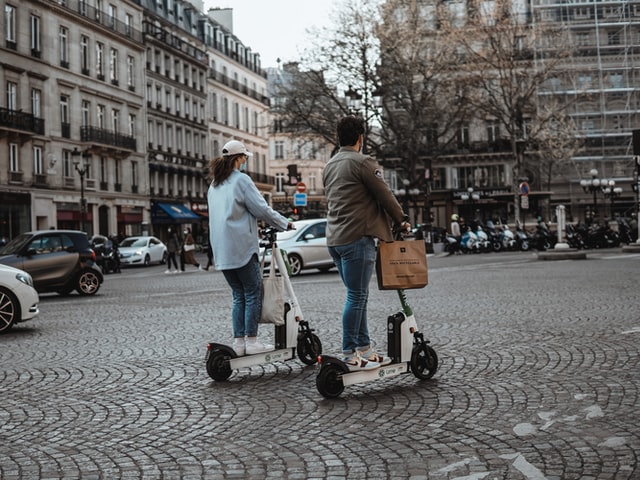 e-Scooter easy to carry stuff photo by Vlad b on unsplash